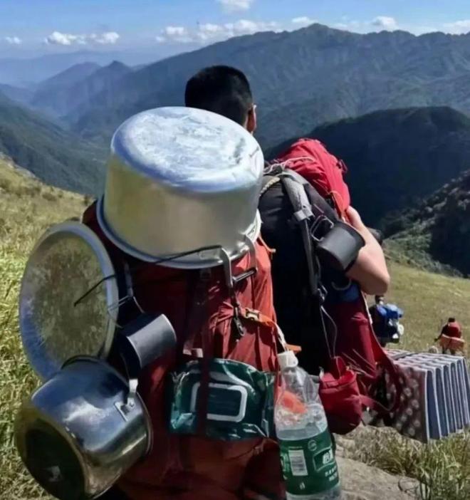 步人登山喜欢带着活鸡?不朽情缘app为何徒(图2) 步人登山喜欢带着活鸡?不朽情缘app为何徒(图2)