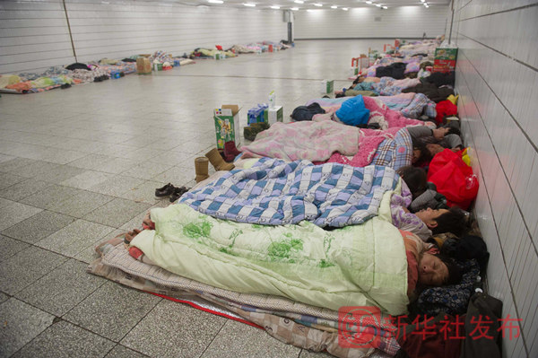 时 新华社记者陪农民工讨薪不朽情缘试玩网站110小(图1)